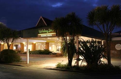 Holiday Inn Reading South M4 Jct 11, an IHG Hotel reception