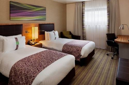 Twin Crowne Plaza Reading East